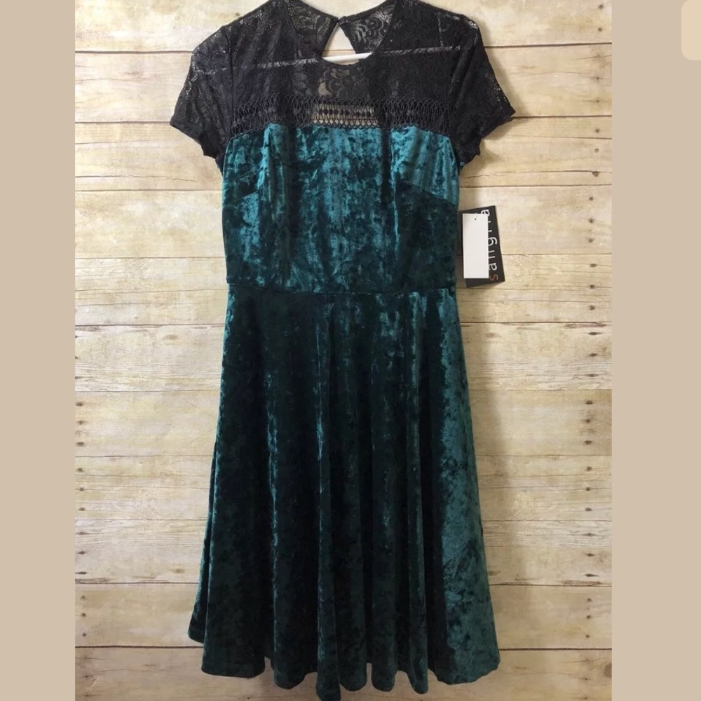 Sangria dress petite 8 velvet green lace Keyhole